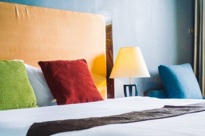 comfort-pillow-bed-decoration-interior_74190-6260