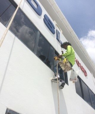 รีวิว ยิงซิลิโคน อาคารออฟฟิต