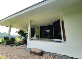 ทาสีบ้านริมน้ำ เปลี่ยนบ้านเก่า 30 ปี ให้ดูใหม่