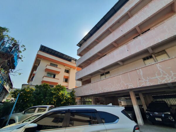 รีโนเวททาสี อพาร์ทเม้นเก่า 1