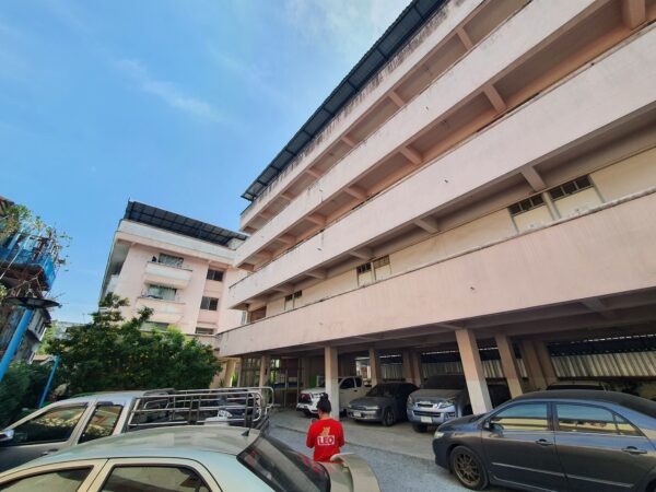 รีโนเวททาสี อพาร์ทเม้นเก่า 2