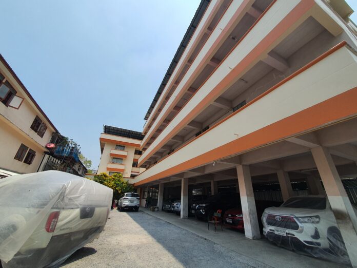 รีโนเวททาสี อพาร์ทเม้นเก่า